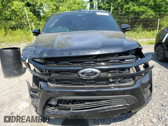 2024 Ford Expedition Max Limited with VIN 1FMJK2A83REB14942, listed as a Copart auction lot 62335885 with 9,928 mi miles and Salvage title. Bid and sale history available at DreamBid. Image 5.