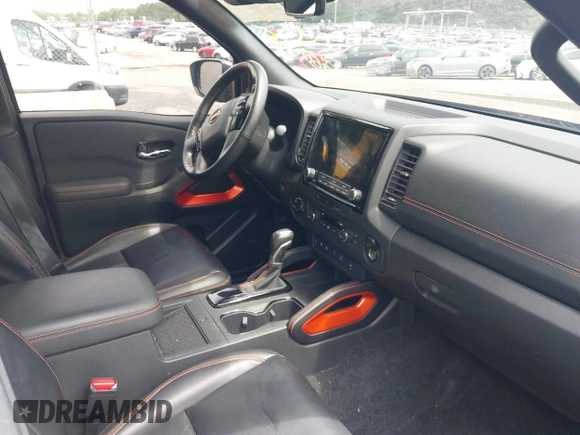 2024 Nissan Frontier Pro-4X z VIN 1N6ED1EK0RN644461, wystawiony jako IAAI lot #42618837 z przebiegiem 18 179 mil mil oraz . Historia ofert i sprzedaży dostępna na DreamBid. Obrazek 5.