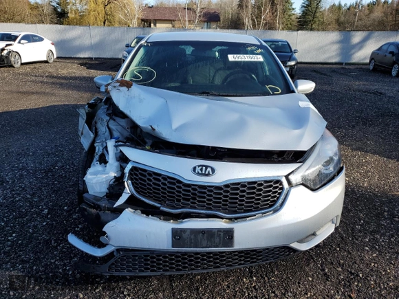 2016 Kia Forte LX z VIN KNAFX4A64G5451913, wystawiony jako Copart lot #69531003 z przebiegiem 117 269 mil mil oraz Szkoda całkowita • Salvage title. Historia ofert i sprzedaży dostępna na DreamBid. Obrazek 5.