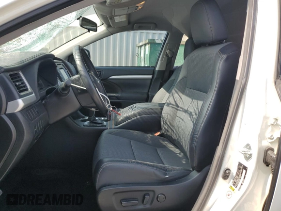 2015 Toyota Highlander LE Plus z VIN 5TDZKRFH4FS080198, wystawiony jako Copart lot #59256215 z przebiegiem 80 131 mil mil oraz Nie do naprawy • Non repairable. Historia ofert i sprzedaży dostępna na DreamBid. Obrazek 7.