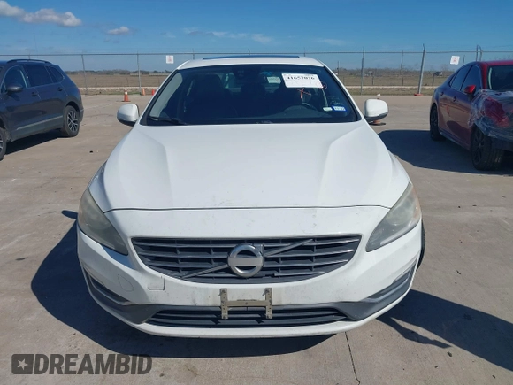 2015 Volvo S60 T5 Drive-E Premier z VIN YV126MFBXF2313216, wystawiony jako IAAI lot #41657076 z przebiegiem 200 249 mil mil oraz . Historia ofert i sprzedaży dostępna na DreamBid. Obrazek 6.