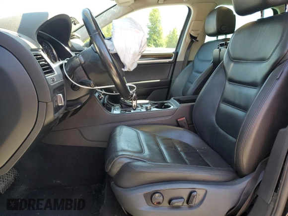 2013 Volkswagen Touareg Lux with VIN WVGEF9BP0DD001565, listed as a Copart auction lot 63070845 with 123,788 mi miles and Salvage title. Bid and sale history available at DreamBid. Image 7.