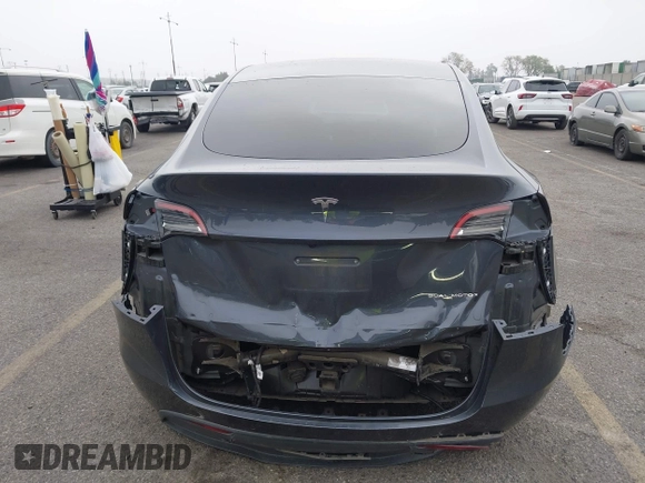 2021 Tesla Model Y Long Range with VIN 5YJYGDEEXMF092901, listed as a IAAI auction lot 42164866 with 61,240 mi miles and . Bid and sale history available at carsss.com. Image 17.
