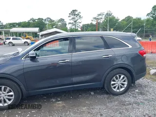 2017 Kia Sorento LX with VIN 5XYPG4A3XHG264438, listed as a IAAI auction lot 42135558 with 112,829 mi miles. Bid and sale history available at carsss.com. Image 14.