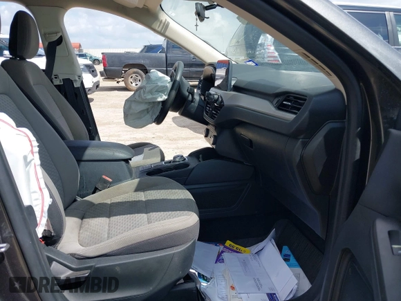 2020 Ford Escape SE z VIN 1FMCU0G61LUB95997, wystawiony jako IAAI lot #42687641 z przebiegiem 80 125 mil mil oraz . Historia ofert i sprzedaży dostępna na DreamBid. Obrazek 5.