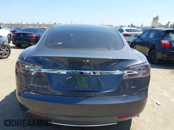 2014 Tesla Model S 60 с VIN 5YJSA1H15EFP65285, выставлен на аукционе IAAI как лот 42297394 с пробегом 178 866 миль миль и . История ставок и продаж доступна на DreamBid. Изображение 16.