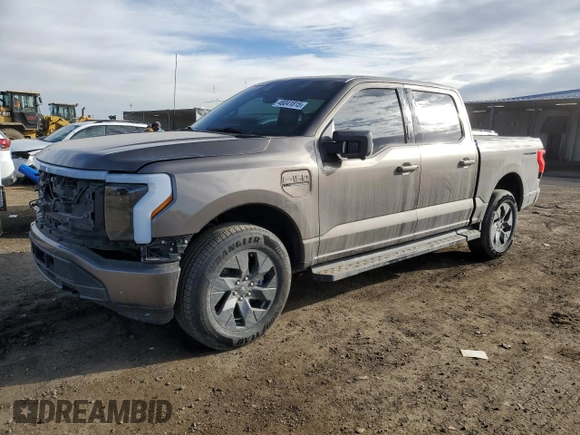 2023 Ford F-150 Lightning Pro с VIN 1FT6W1EV6PWG39428, выставлен на аукционе Copart как лот 46041815 с пробегом 3 396 миль миль и Списание • Salvage title. История ставок и продаж доступна на DreamBid. Изображение 1.