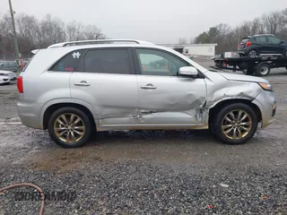 2013 Kia Sorento SX with VIN 5XYKWDA29DG342965, listed as a IAAI auction lot 41001039 with 163,760 mi miles. Bid and sale history available at carsss.com. Image 13.