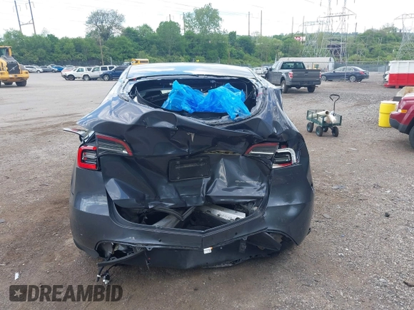 2021 Tesla Model Y Long Range z VIN 5YJYGDEE6MF070068, wystawiony jako IAAI lot #42224634 z przebiegiem 33 850 mil mil oraz . Historia ofert i sprzedaży dostępna na DreamBid. Obrazek 16.