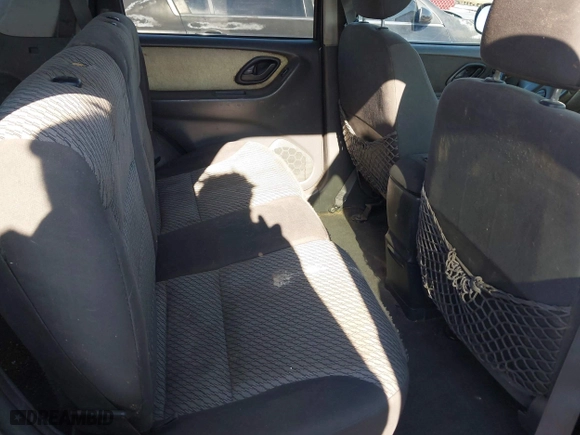2004 Ford Escape XLT with VIN 1FMCU03134KA96184, listed as a IAAI auction lot 41917091 with 246,067 mi miles. Bid and sale history available at carsss.com. Image 8.
