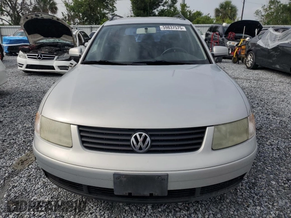2000 Volkswagen Passat with VIN WVWNA23B6YE238932, listed as a Copart auction lot 59837575 with 151,157 mi miles and Salvage title. Bid and sale history available at DreamBid. Image 5.