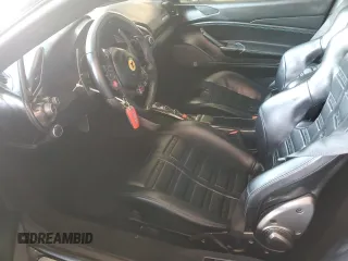 2017 Ferrari 488 z VIN ZFF79ALA1H0227399, wystawiony jako Copart lot #74447644 z przebiegiem Nie podano mil oraz Szkody całkowita. Historia ofert i sprzedaży dostępna na DreamBid. Obrazek 7.