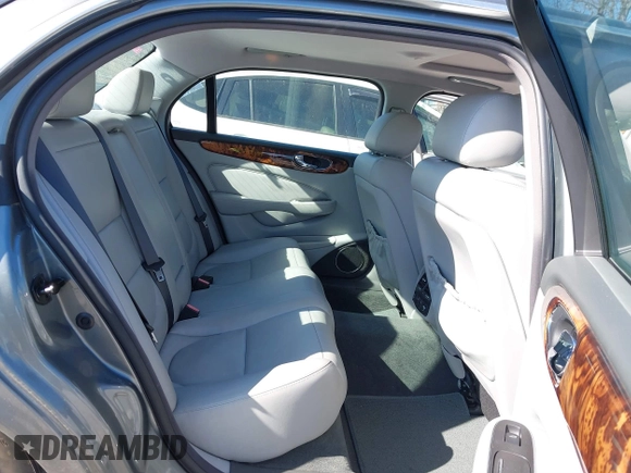 2005 Jaguar XJ with VIN SAJWA79C85SG48974, listed as a IAAI auction lot 41844684 with 154,145 mi miles. Bid and sale history available at carsss.com. Image 8.