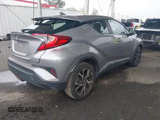2018 Toyota C-HR XLE z VIN NMTKHMBX0JR007935, wystawiony jako IAAI lot #41805818 z przebiegiem 58 366 mil mil oraz . Historia ofert i sprzedaży dostępna na DreamBid. Obrazek 4.
