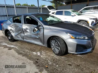 2025 Nissan Altima SV with VIN 1N4BL4DV3SN348321, listed as a Copart auction lot 54357735 with 5,546 mi miles and Clean Title. Bid and sale history available at DreamBid. Image 4.