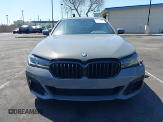 2021 BMW 5 Series M550i xDrive z VIN WBA13BK04MCF86288, wystawiony jako IAAI lot #41949946 z przebiegiem 40 944 mil mil oraz . Historia ofert i sprzedaży dostępna na DreamBid. Obrazek 12.