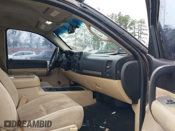 2007 Chevrolet Silverado 1500 LT w/1LT with VIN 2GCEC19J971723987, listed as a IAAI auction lot 41449499 with 302,703 mi miles. Bid and sale history available at carsss.com. Image 5.