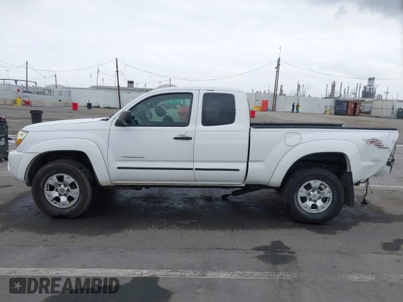 2005 Toyota Tacoma z VIN 5TEUU42N35Z060609, wystawiony jako IAAI lot #42119427 z przebiegiem 245 280 mil mil oraz . Historia ofert i sprzedaży dostępna na DreamBid. Obrazek 15.