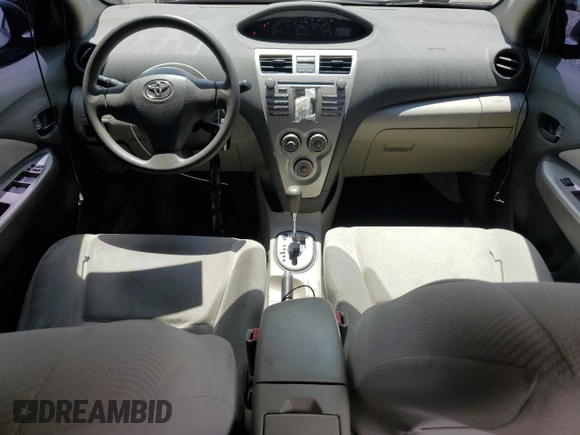2009 Toyota Yaris z VIN JTDBT903X91297199, wystawiony jako Copart lot #57088615 z przebiegiem 161 170 mil mil oraz Szkody całkowita. Historia ofert i sprzedaży dostępna na DreamBid. Obrazek 8.