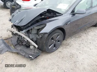 2022 Tesla Model 3 Long Range z VIN 5YJ3E1EB8NF315359, wystawiony jako IAAI lot #42035599 z przebiegiem 54 974 mil mil oraz . Historia ofert i sprzedaży dostępna na DreamBid. Obrazek 19.