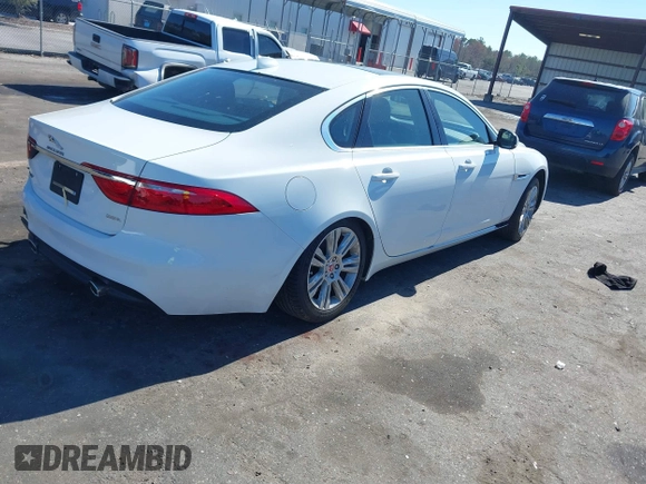 2016 Jaguar XF 35t Premium with VIN SAJBD4BV2GCY07515, listed as a IAAI auction lot 41492616 with 92,573 mi miles. Bid and sale history available at carsss.com. Image 4.