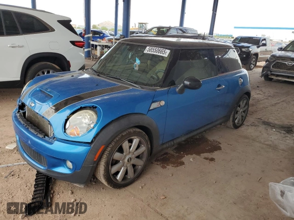 2008 MINI Hardtop S z VIN WMWMF73508TV37538, wystawiony jako Copart lot #58550665 z przebiegiem 71 233 mil mil oraz Szkoda całkowita • Salvage title. Historia ofert i sprzedaży dostępna na DreamBid. Obrazek 1.