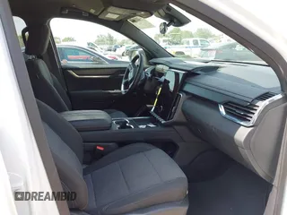 2025 GMC Acadia FWD Elevation z VIN 1GKENKRS2SJ161183, wystawiony jako IAAI lot #42344511 z przebiegiem 9075 mil mil oraz . Historia ofert i sprzedaży dostępna na DreamBid. Obrazek 5.