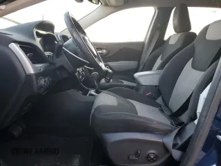 2014 Jeep Cherokee Latitude z VIN 1C4PJLCS2EW168480, wystawiony jako Copart lot #83882874 z przebiegiem 176 420 mil mil oraz Szkoda całkowita • Salvage title. Historia ofert i sprzedaży dostępna na DreamBid. Obrazek 7.