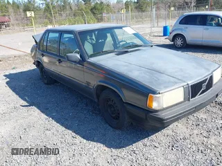 1995 Volvo 900 z VIN YV1JS8314S1209962, wystawiony jako IAAI lot #41750021 z przebiegiem 202 921 mil mil oraz . Historia ofert i sprzedaży dostępna na DreamBid. Obrazek 1.