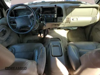 1997 GMC Suburban with VIN 1GKFK16R0VJ739603, listed as a Copart auction lot 48430045 with 195,017 mi miles and Salvage Title. Bid and sale history available at carsss.com. Image 8.