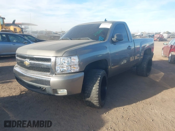 2008 Chevrolet Silverado 1500 Work Truck with VIN 1GCEC14028Z213228, listed as a IAAI auction lot 41492262 with 142,474 mi miles. Bid and sale history available at carsss.com. Image 2.