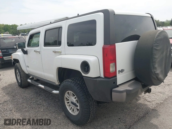 2006 Hummer H3 with VIN 5GTDN136468183933, listed as a IAAI auction lot 42109785 with 181,701 mi miles. Bid and sale history available at carsss.com. Image 3.