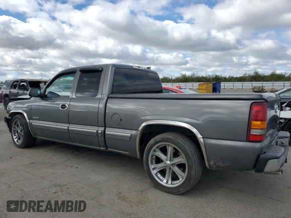 2000 Chevrolet Silverado 1500 with VIN 2GCEC19V5Y1389820, listed as a Copart auction lot 47005935 with 116,834 mi miles and Salvage Title. Bid and sale history available at carsss.com. Image 2.