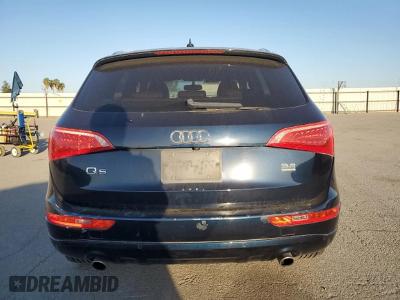 2010 Audi Q5 Premium Plus z VIN WA1LKAFP1AA106531, wystawiony jako Copart lot #53800665 z przebiegiem 229 588 mil mil oraz Czysty tytuł • Clean title. Historia ofert i sprzedaży dostępna na DreamBid. Obrazek 6.