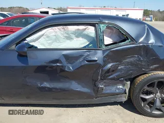 2017 Dodge Challenger SXT z VIN 2C3CDZAG6HH665661, wystawiony jako IAAI lot #41779875 z przebiegiem 97 280 mil mil oraz . Historia ofert i sprzedaży dostępna na DreamBid. Obrazek 14.