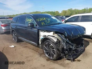 2022 Lincoln Aviator Reserve z VIN 5LM5J7XCXNGL11129, wystawiony jako IAAI lot #42102677 z przebiegiem 47 108 mil mil oraz . Historia ofert i sprzedaży dostępna na DreamBid. Obrazek 1.
