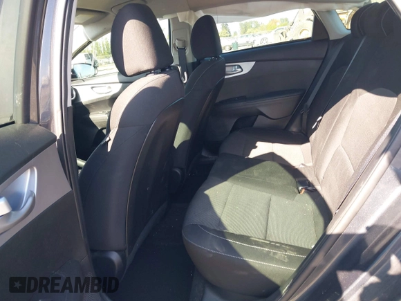 2023 Kia Forte LXS z VIN 3KPF24AD8PE585604, wystawiony jako IAAI lot #42098930 z przebiegiem 18 946 mil mil oraz . Historia ofert i sprzedaży dostępna na DreamBid. Obrazek 8.
