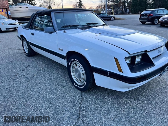 1985 Ford Mustang with VIN 1FABP27M4FF180300, listed as a Copart auction lot 81418754 with 81,610 mi miles and Clean title. Bid and sale history available at DreamBid. Image 1.