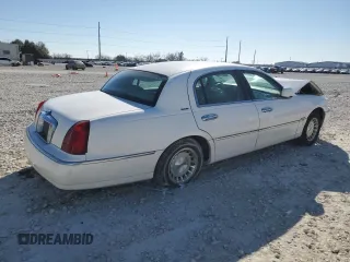 1999 Lincoln Town Car Executive z VIN 1LNHM81W8XY713650, wystawiony jako Copart lot #42335925 z przebiegiem 138 231 mil mil oraz Szkoda całkowita • Salvage title. Historia ofert i sprzedaży dostępna na DreamBid. Obrazek 3.