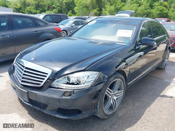 2013 Mercedes-Benz S-Class S 550 with VIN WDDNG7DB7DA531529, listed as a IAAI auction lot 41999063 with 121,561 mi miles. Bid and sale history available at carsss.com. Image 2.