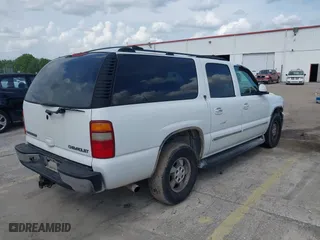 2002 Chevrolet Suburban LS with VIN 3GNEC16Z92G208330, listed as a IAAI auction lot 41907799 with 469,040 mi miles. Bid and sale history available at carsss.com. Image 4.