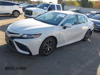 2023 Toyota Camry SE z VIN 4T1G11AK7PU114481, wystawiony jako IAAI lot #40760934 z przebiegiem 31 653 mil mil oraz . Historia ofert i sprzedaży dostępna na DreamBid. Obrazek 17.