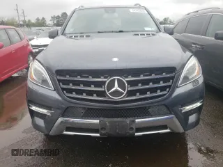 2013 Mercedes-Benz M 550 z VIN 4JGDA7DBXDA151247, wystawiony jako Copart lot #54742695 z przebiegiem 131 205 mil mil oraz Szkoda całkowita • Salvage title. Historia ofert i sprzedaży dostępna na DreamBid. Obrazek 5.