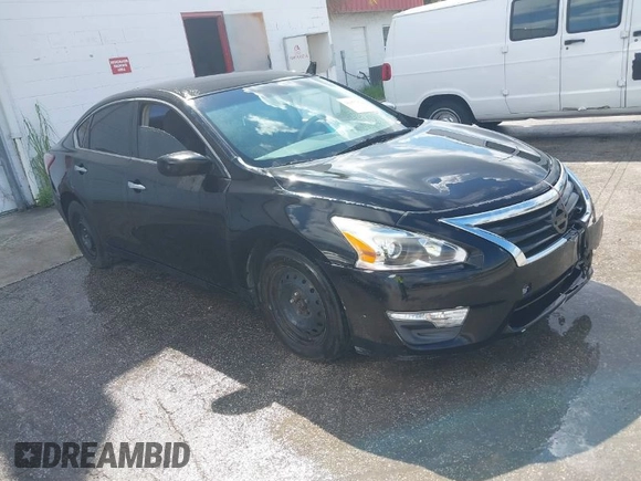 2013 Nissan Altima SV with VIN 1N4AL3AP5DC118239, listed as a IAAI auction lot 40057822 with 266,157 mi miles and . Bid and sale history available at carsss.com. Image 1.