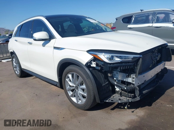2020 Infiniti QX50 Luxe z VIN 3PCAJ5M38LF102168, wystawiony jako IAAI lot #42303489 z przebiegiem 24 910 mil mil oraz . Historia ofert i sprzedaży dostępna na DreamBid. Obrazek 1.