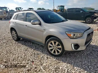 2015 Mitsubishi Outlander GT z VIN 4A4AP4AW2FE045214, wystawiony jako Copart lot #62014515 z przebiegiem 92 633 mil mil oraz Szkoda całkowita • Salvage title. Historia ofert i sprzedaży dostępna na DreamBid. Obrazek 4.
