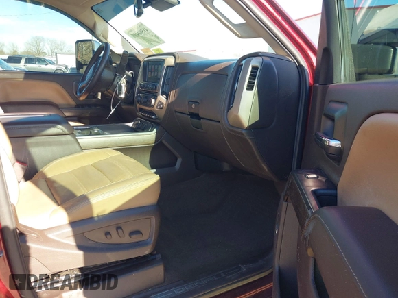 2017 GMC Sierra 2500HD Denali z VIN 1GT12UEY0HF186720, wystawiony jako IAAI lot #41580466 z przebiegiem Nie podano mil oraz . Historia ofert i sprzedaży dostępna na DreamBid. Obrazek 5.