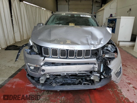 2018 Jeep Compass Latitude z VIN 3C4NJDBB3JT360814, wystawiony jako Copart lot #55018455 z przebiegiem 69 582 mil mil oraz Szkoda całkowita • Salvage title. Historia ofert i sprzedaży dostępna na DreamBid. Obrazek 5.
