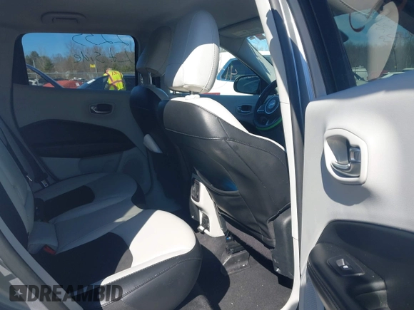 2019 Jeep Compass Altitude z VIN 3C4NJDBB4KT786870, wystawiony jako IAAI lot #41740323 z przebiegiem 165 092 mil mil oraz . Historia ofert i sprzedaży dostępna na DreamBid. Obrazek 8.