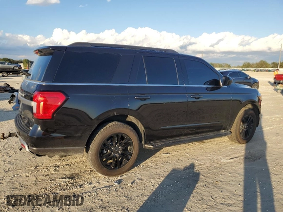 2024 Ford Expedition XLT with VIN 1FMJU1H84REA95604, listed as a Copart auction lot 86878914 with 4,977 mi miles and Salvage Title. Bid and sale history available at carsss.com. Image 3.